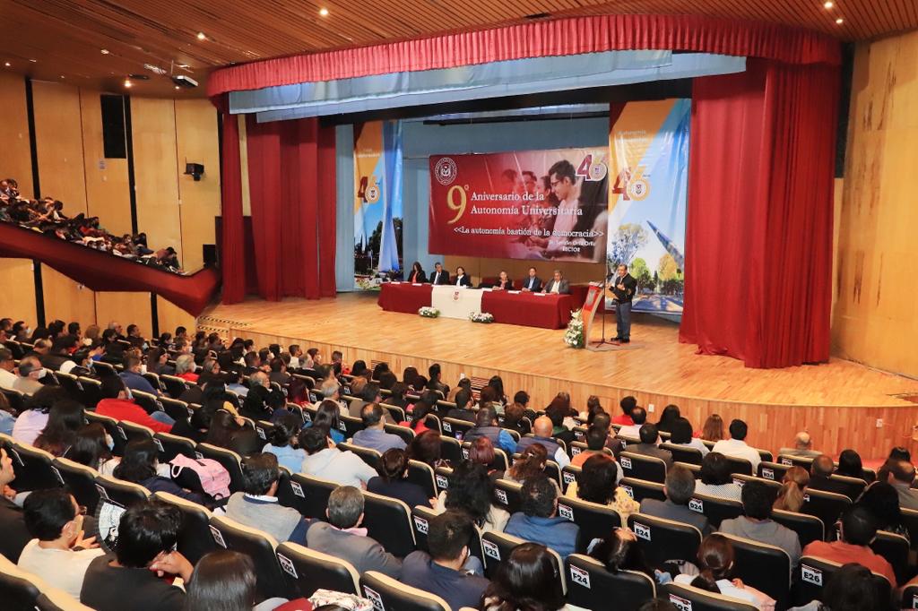 La universidad transforma la realidad social: Rector